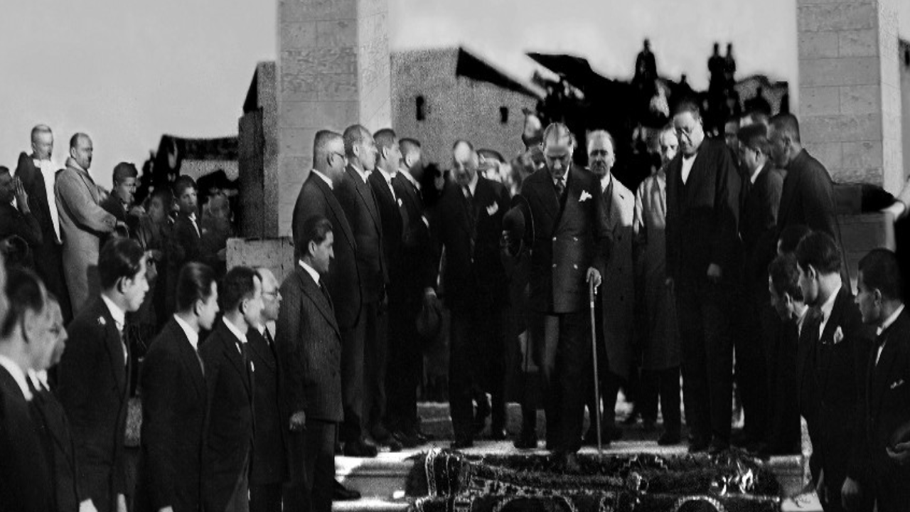 Atatürk’ün şehrinde skandal paylaşım! Öğretmenden 10 Kasım’da akıl almaz hakaret