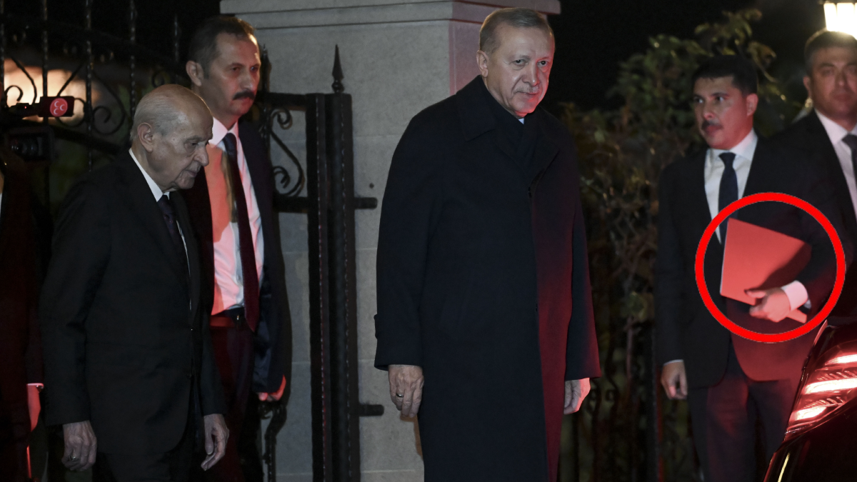 Erdoğan ve Bahçeli görüşmesinde merak edilen kırmızı dosyanın içinde ne vardı?