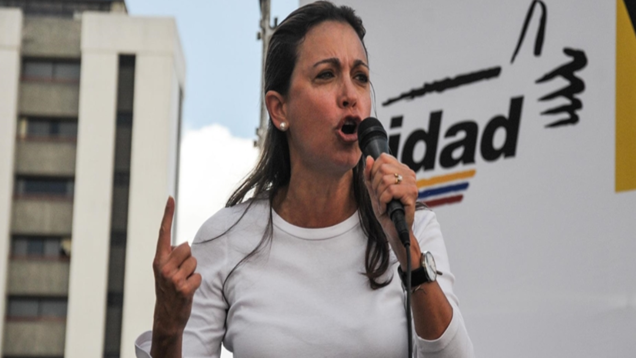 Muhalif lider Machado, ordudan silahlarını bırakmasını istedi