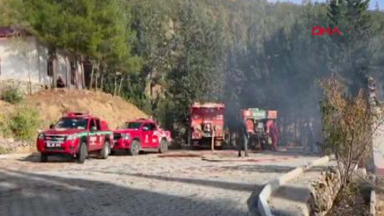 Antalya'da okul binası yandı