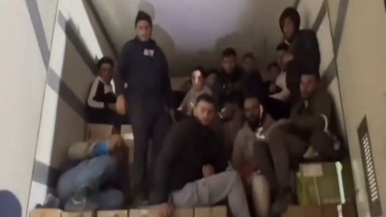 Hatay'da 16 kaçak göçmen yakalandı