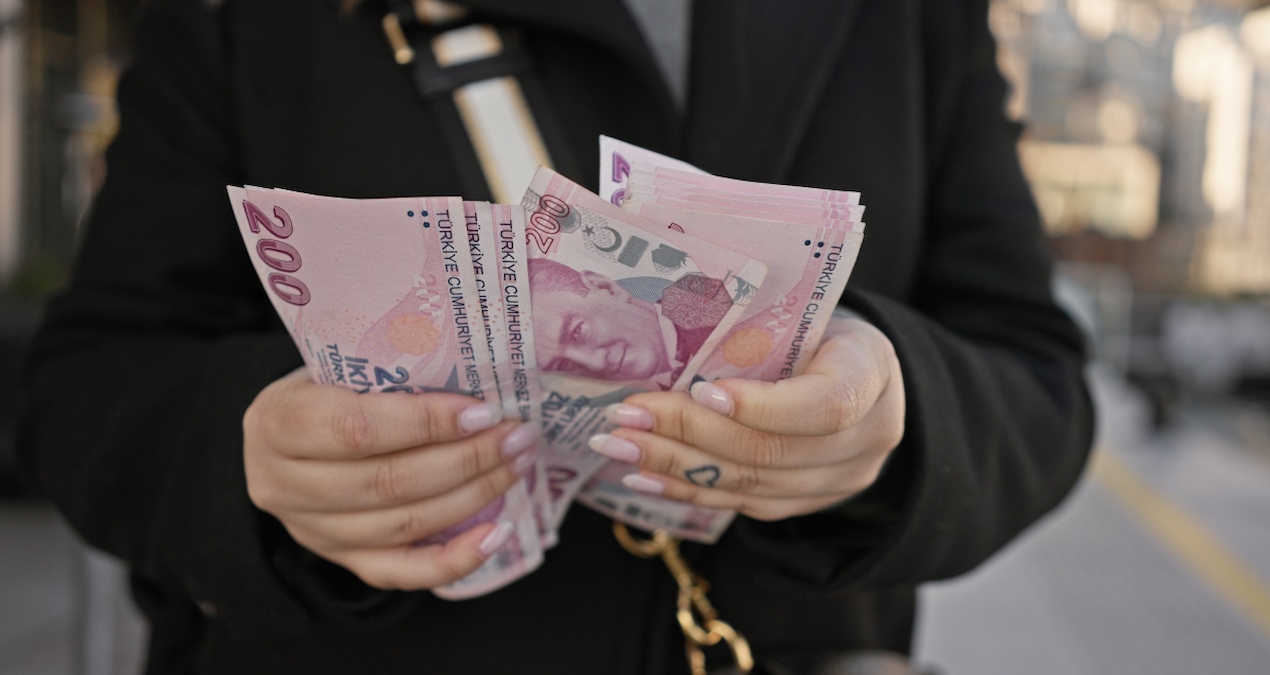 Son asgari ücreti nokta atışı bilmişti: Dev banka asgari ücrete yapılacak yeni zammı duyurdu