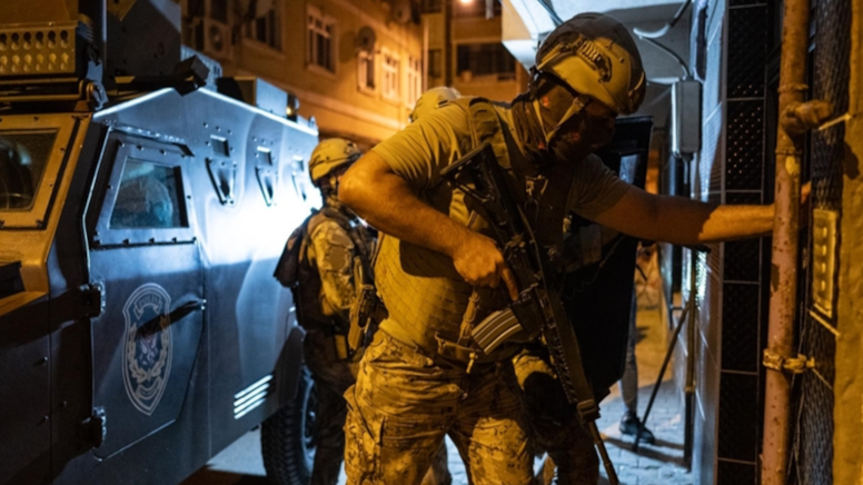 İstanbul'da IŞİD operasyonu: 14 zanlı yakalandı