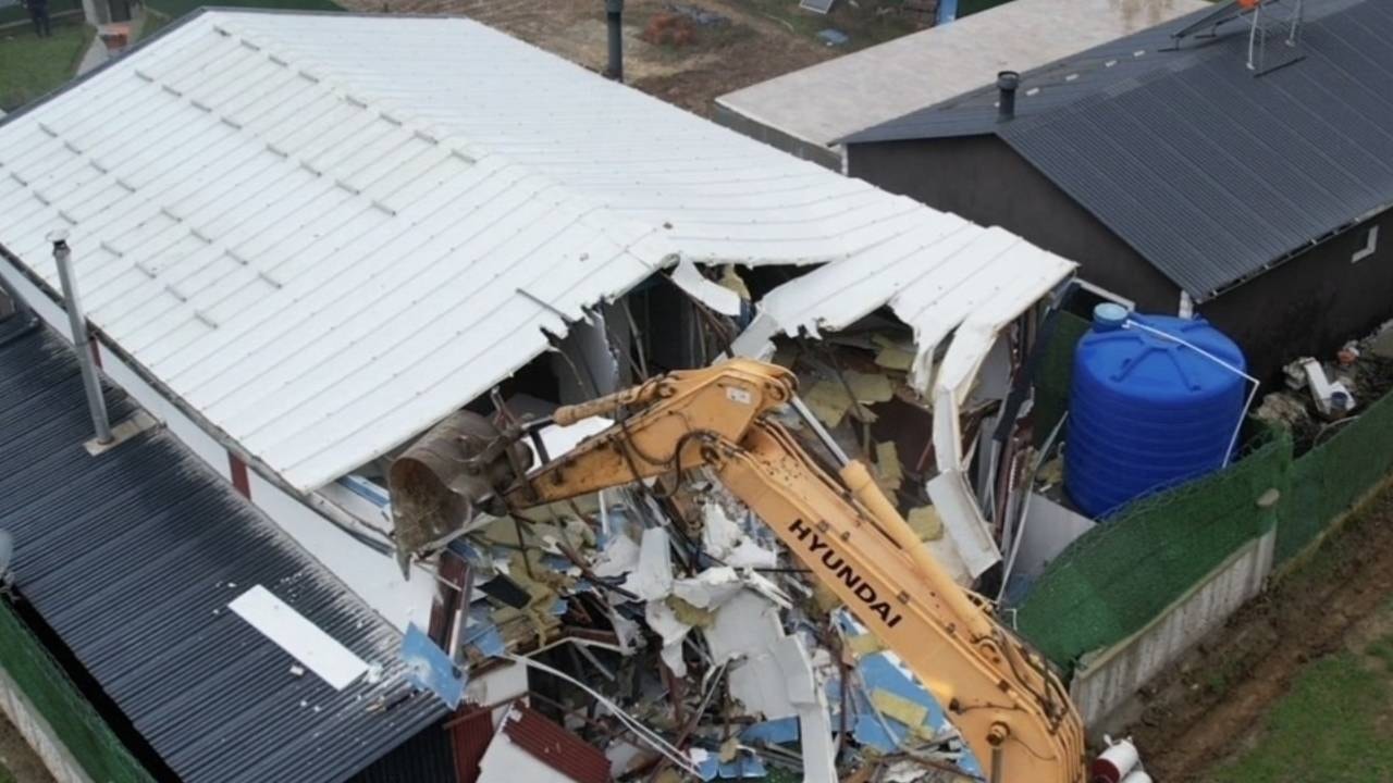 Sinem'in bıçaklanarak öldürüldüğü villa yıkıldı
