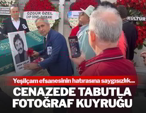 Cenazede tabutla hatıra fotoğrafı kuyruğu