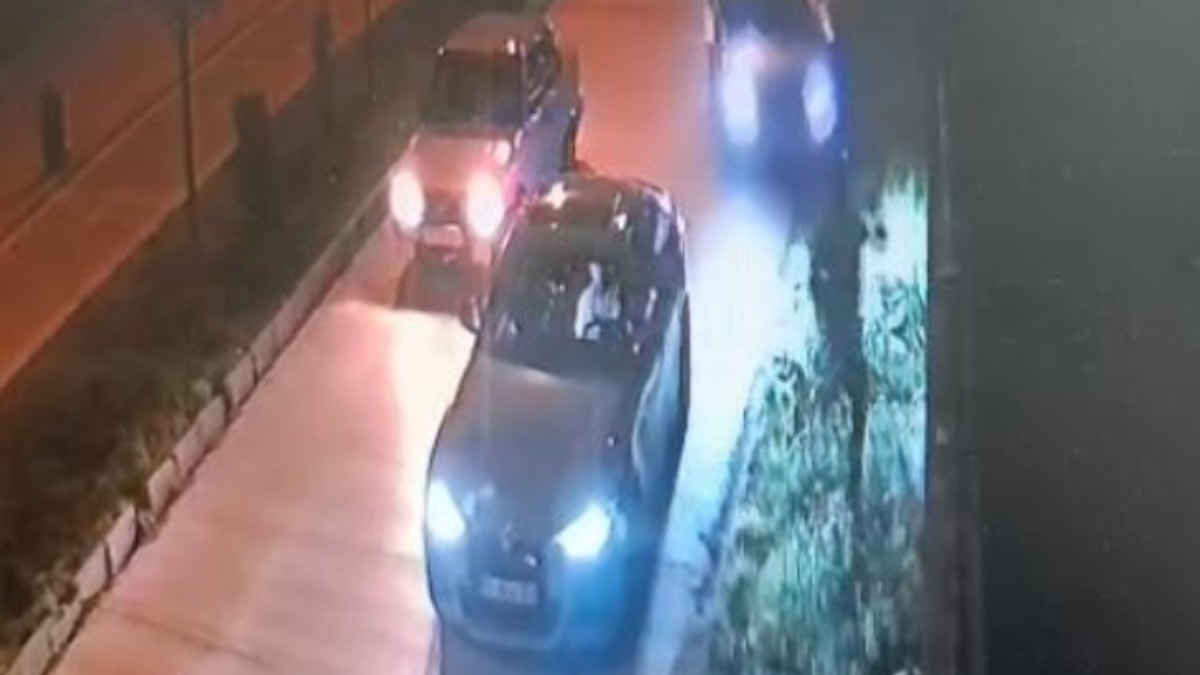 Polise otomobille çarpıp kaçak 2 kardeş yakalandı