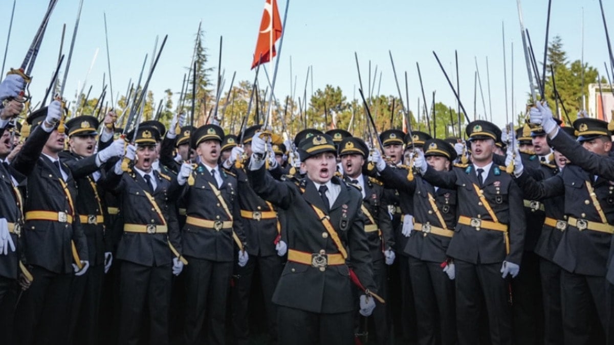 Atatürkçü teğmen bakkallık yapıyor