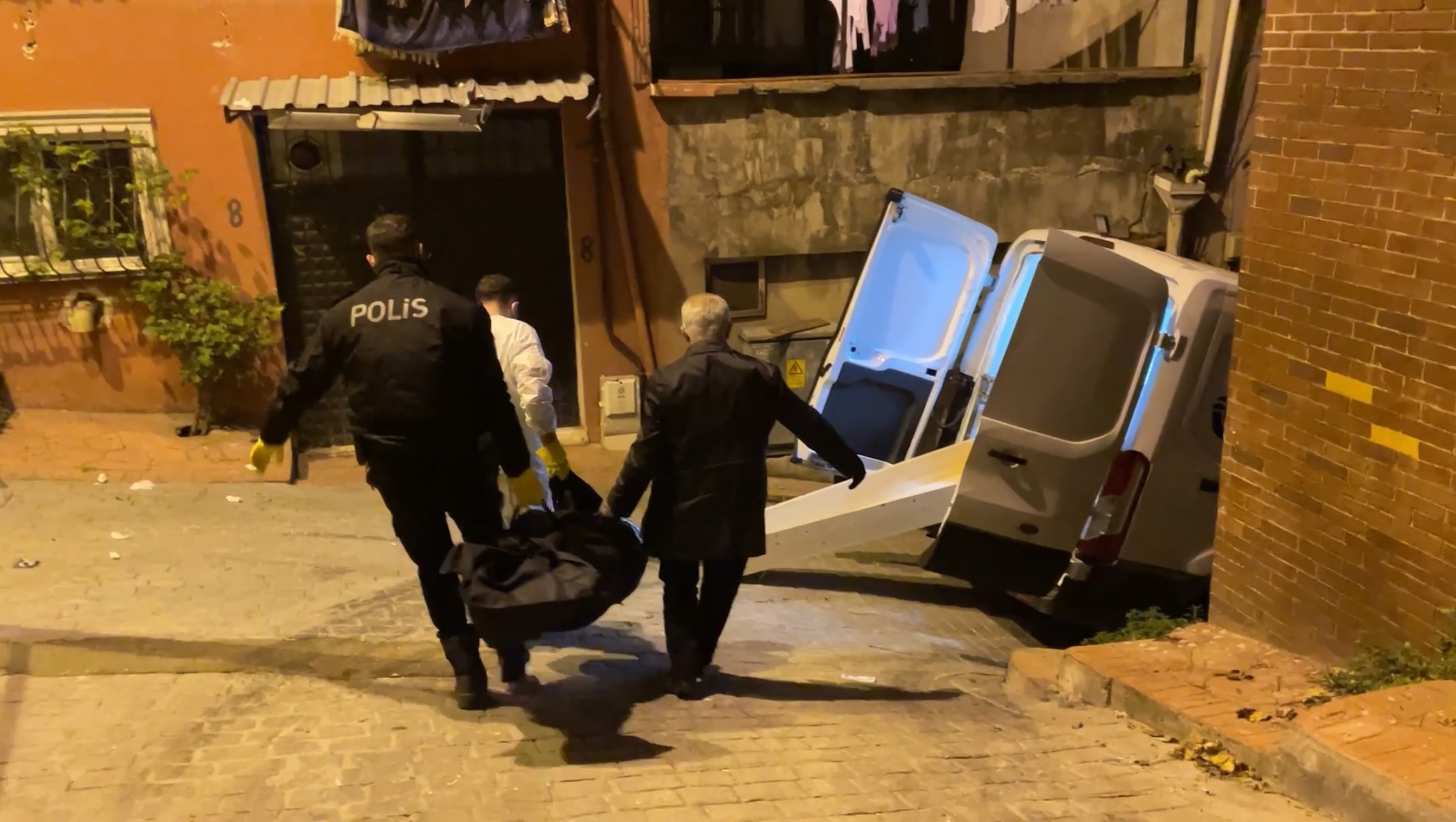 Beyoğlu'nda şüpheli ölüm! Angolalı kadın yatak odasında ölü bulundu