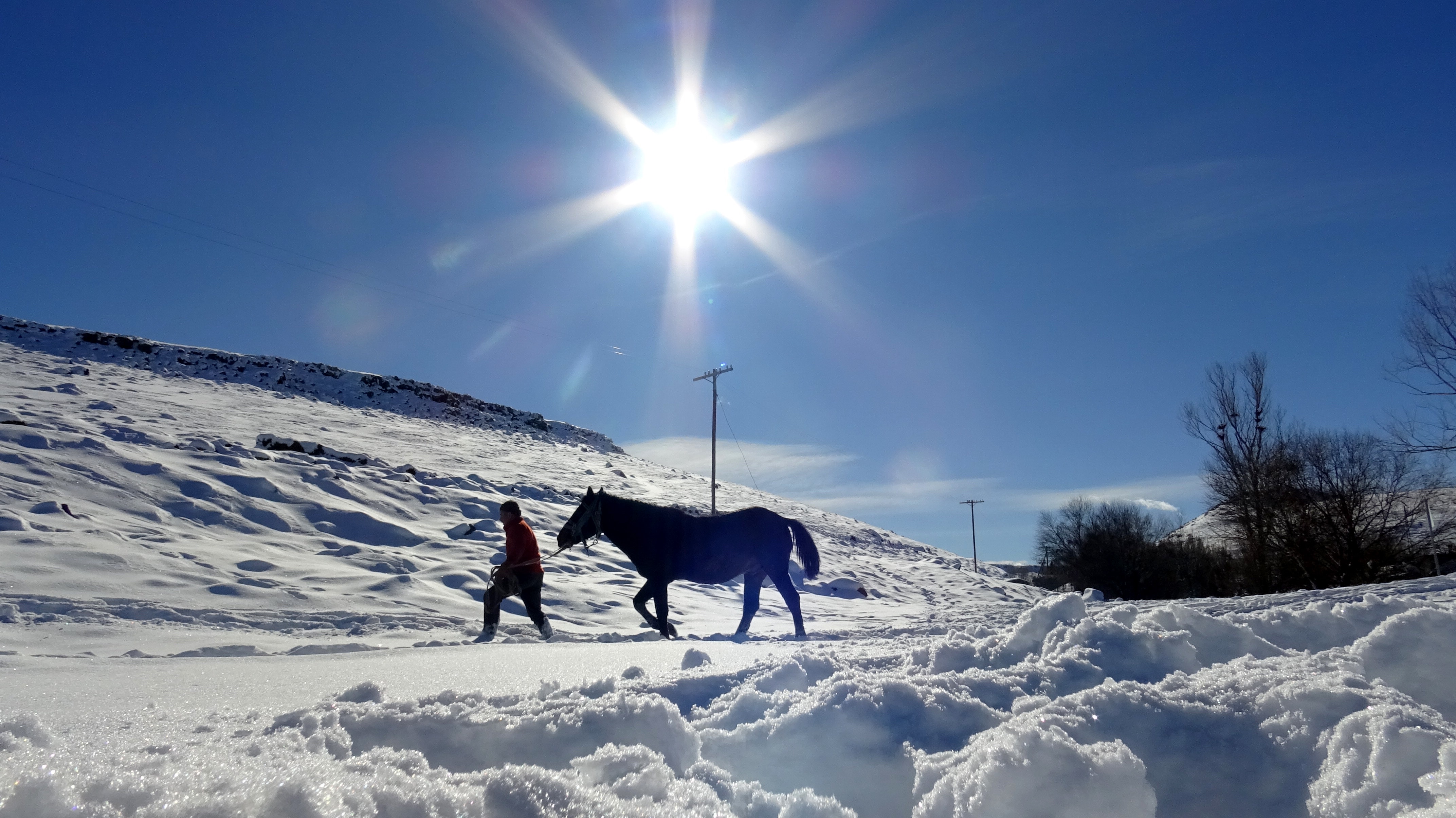 Donduran soğukta zorlu mesai başladı
