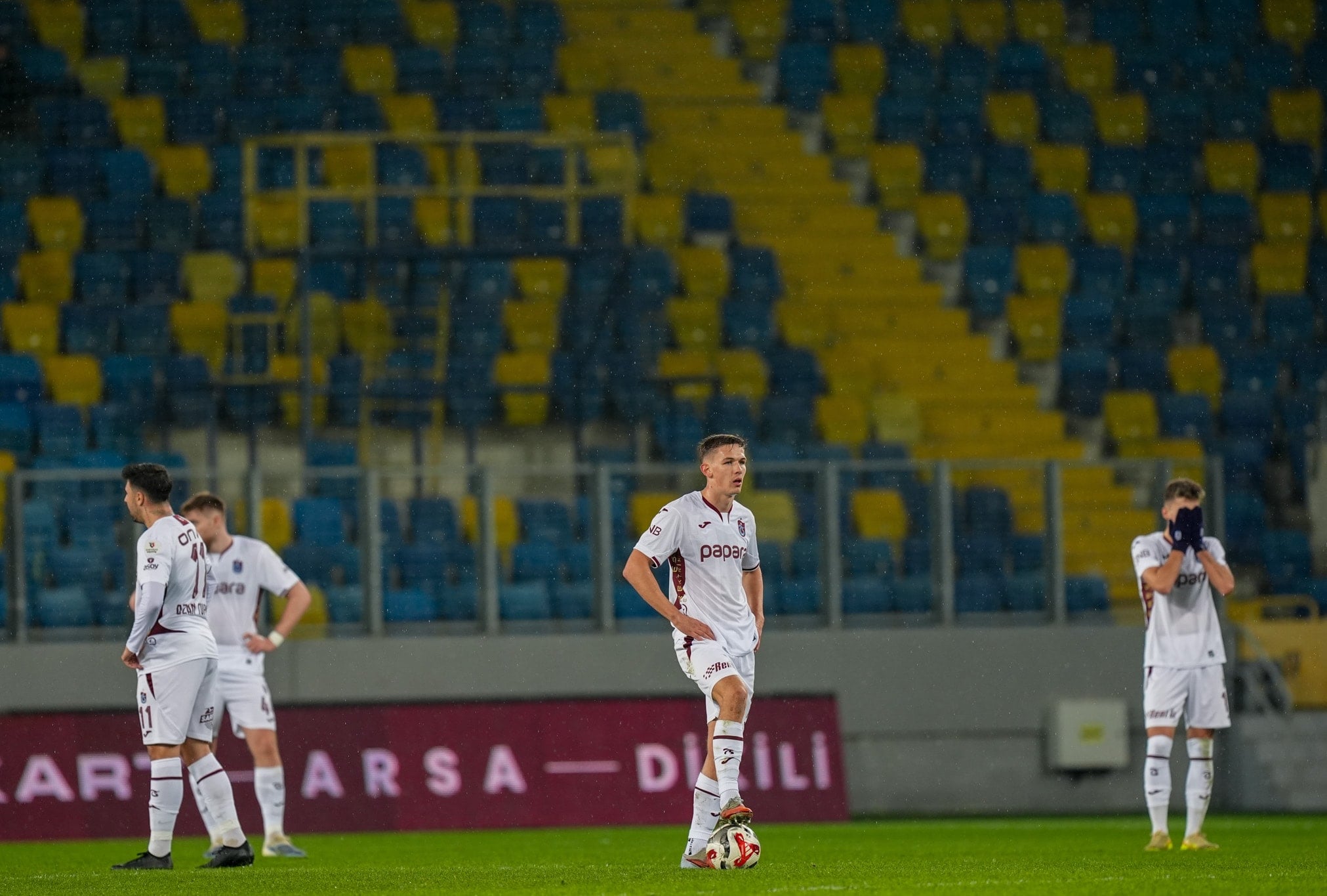 7 gollü maçta Trabzonspor yara aldı