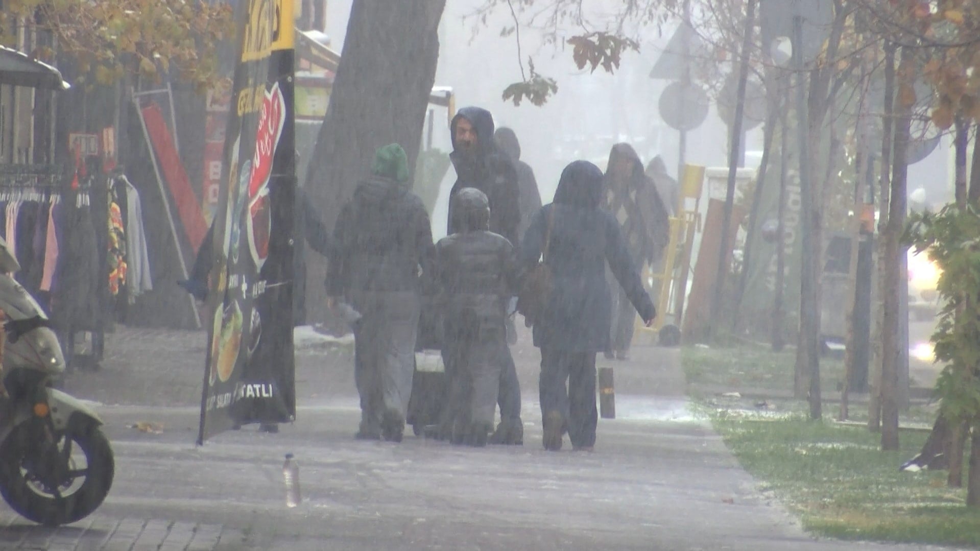 Bursa'da kar yağışı: Sokaklar beyaza büründü