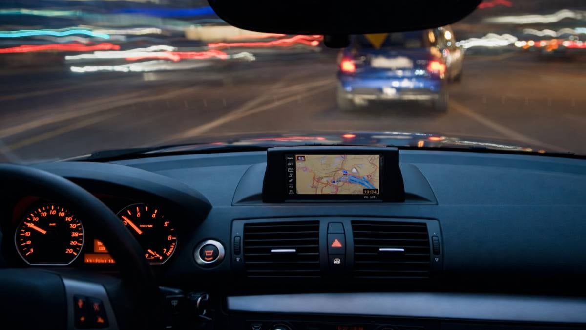 Bu tuşa basan geceleri rahat rahat araç sürüyor