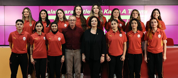 Galatasaray, 14 atletle mukavele imzaladı
