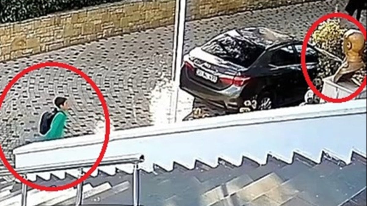 Diyarbakır'da ilkokul öğrencisinin Atatürk büstünü görünce yaptıkları görenleri duygulandırdı