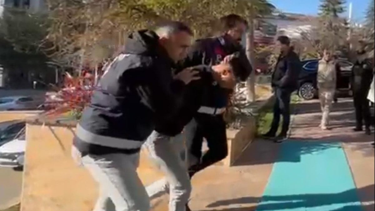 Sokak ortasında bıçaklanmış cesedi bulundu