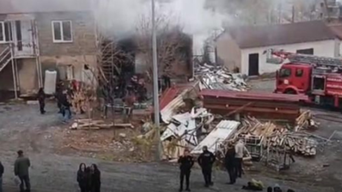 Hakkari'de yürek yakan olay: Patlamada yaralanan oğluna koşarken kaza geçirdi