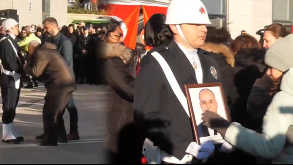 Biri şehidin babası biri kızı... Fotoğraflarına sarılıp ağladılar!