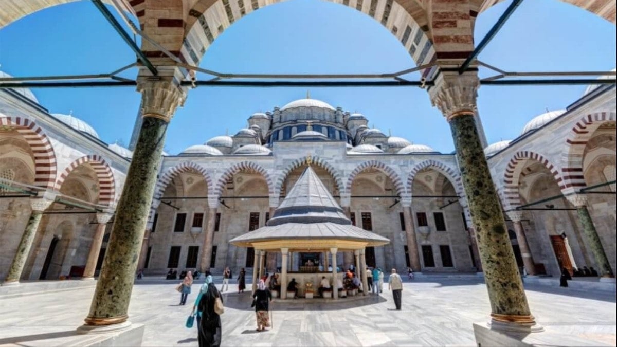 Valilik karar aldı: Cami önünde satışı yasaklandı