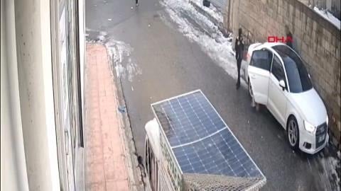 Kopan elektrik teli, üzerine düştü: Felaketi yaşadı