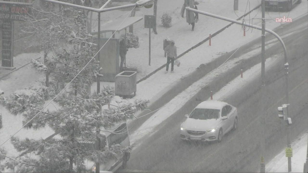 Diyarbakır’da yoğun kar yağışı: Valilik peş peşe uyardı
