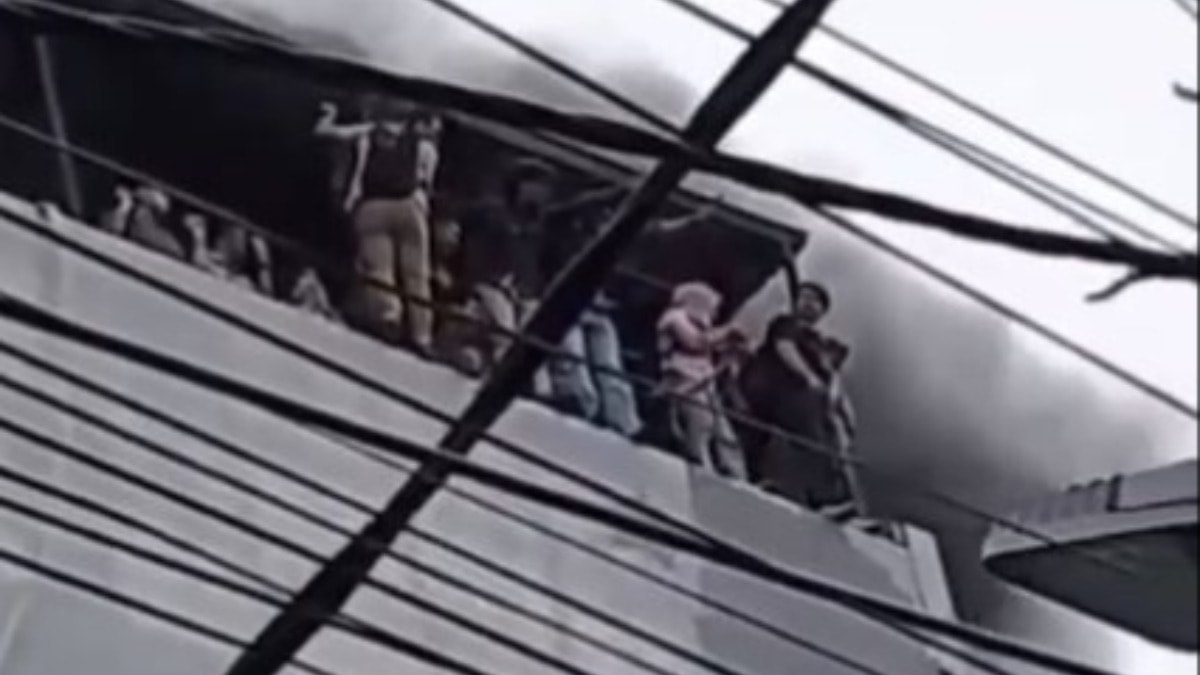 7 katlı binanın orta katında yangın çıktı: Zehirli dumanların arasında mahsur kaldılar