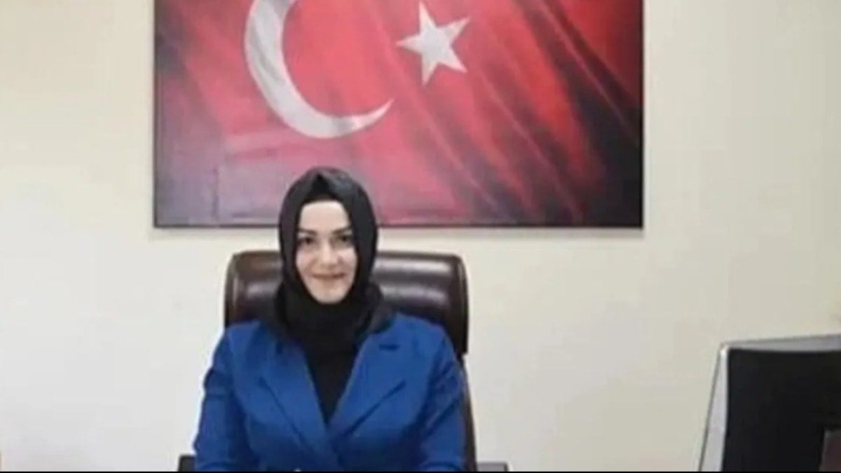 2 vekil iddiayı açıkladı: Başkanlığa gelir gelmez Atatürk portresini indirdi