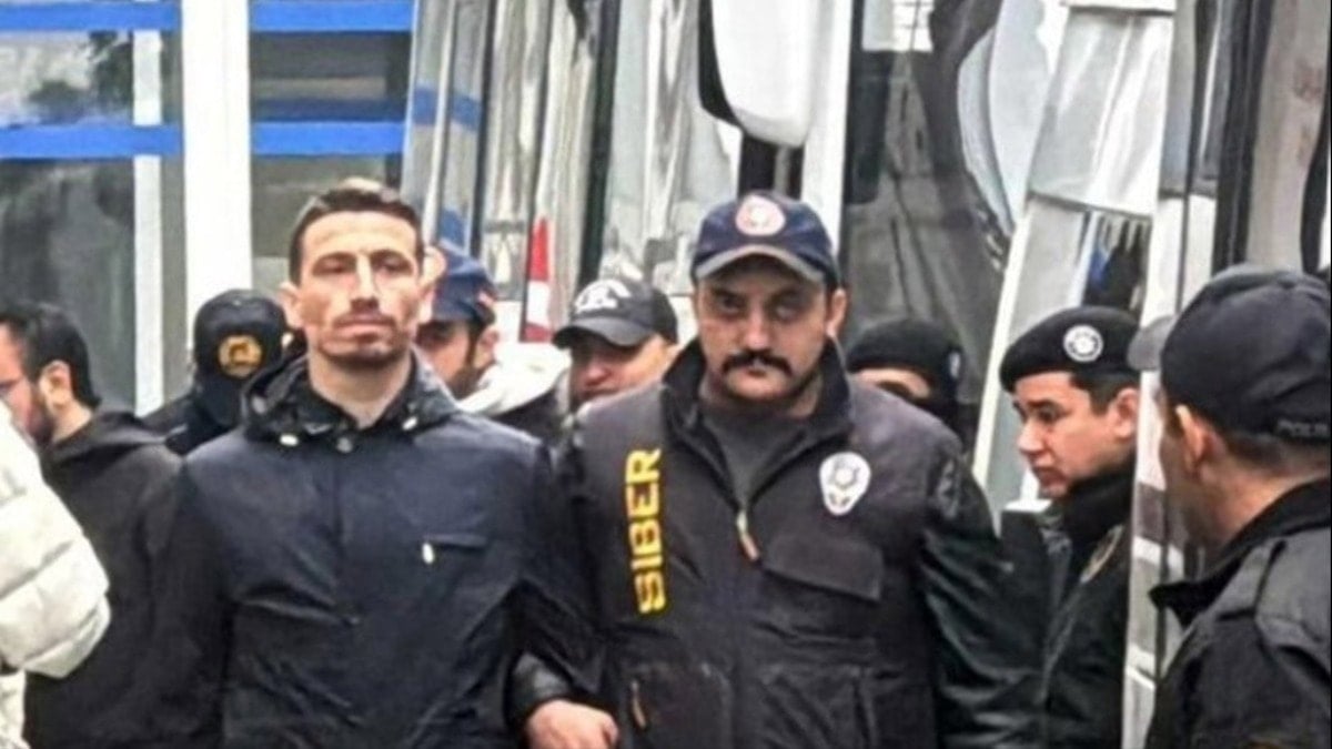 Cezaevinde Mert Hakan Yandaş'a sürpriz ziyaret