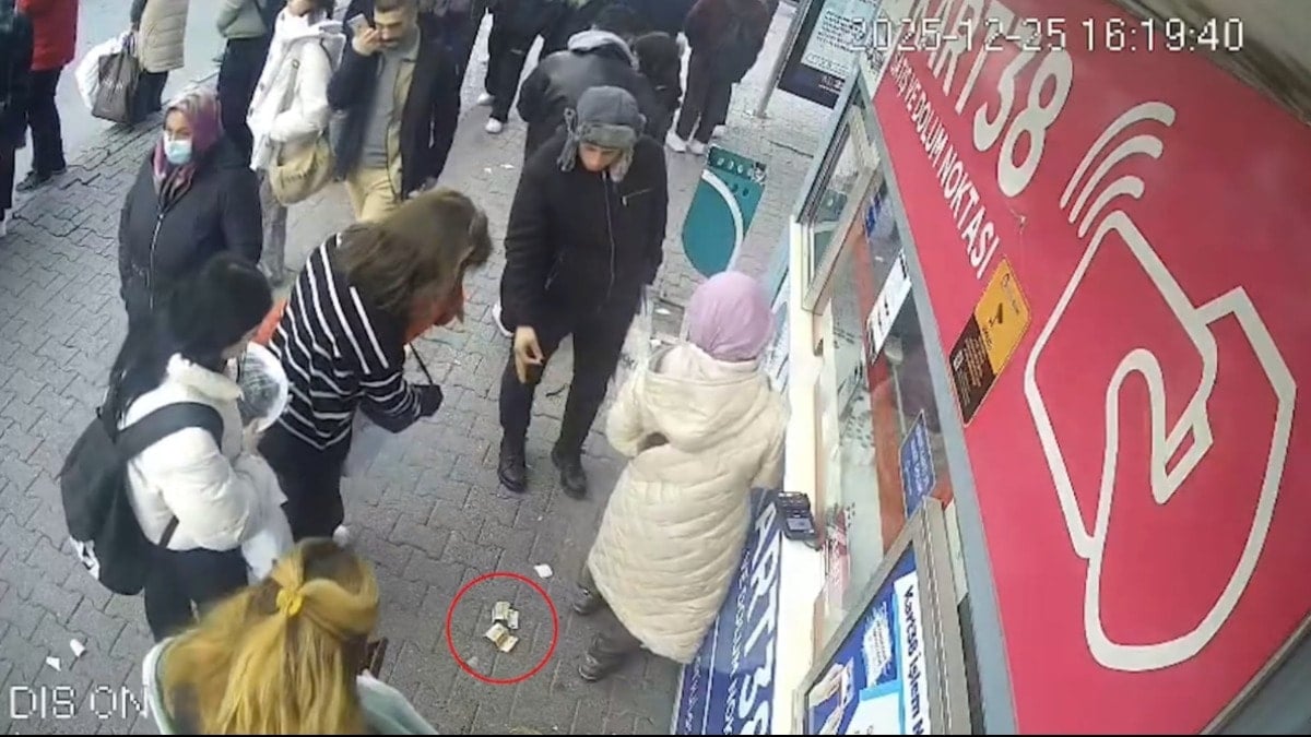 Bilet gişesi önünde düşürülen 250 avro sahibini buldu