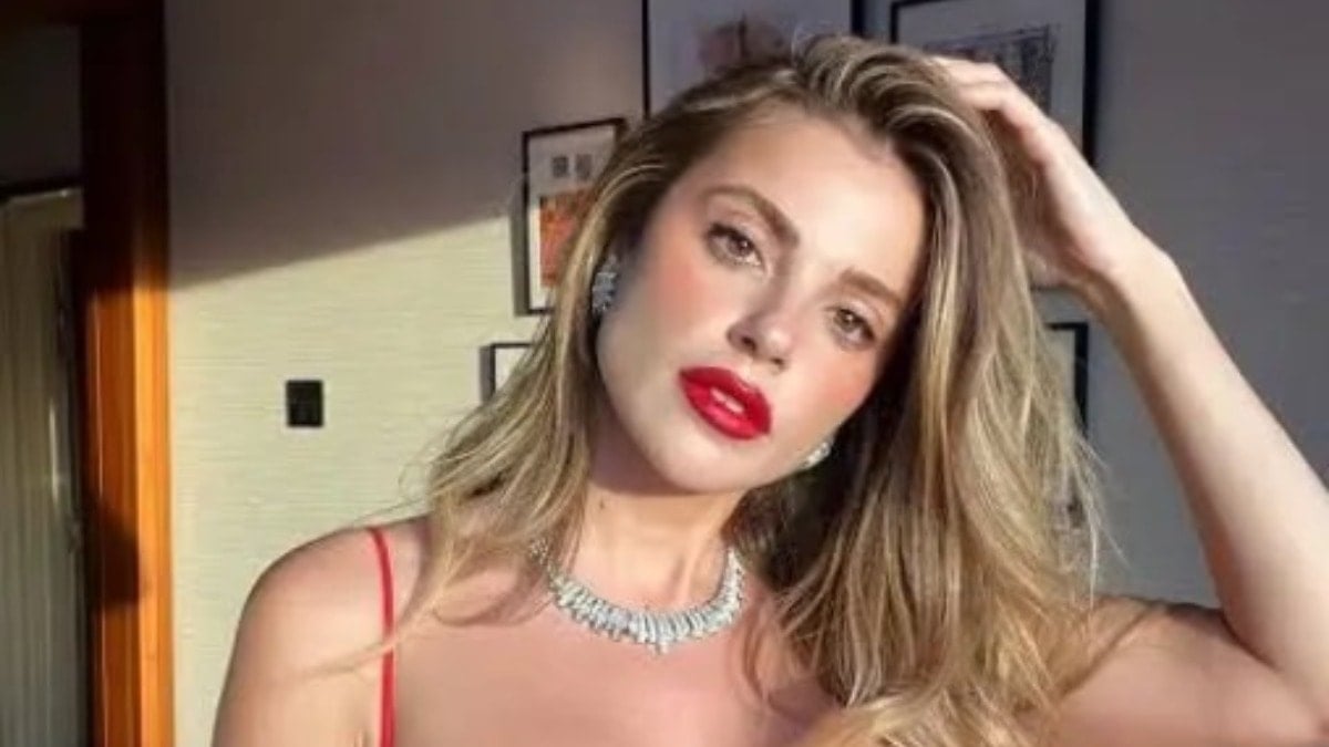 Son dakika... Ünlü oyuncu Ezgi Eyüboğlu gözaltına alındı.