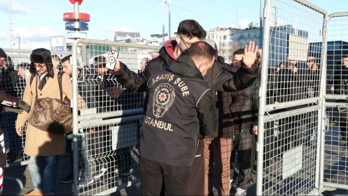 İstiklal Caddesi'nde yılbaşı teyakkuzu