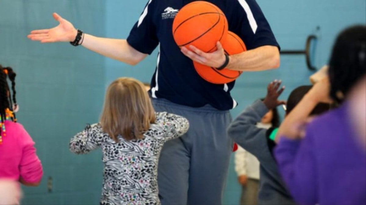 Beden öğretmeni kız öğrencilere müstehcen fotoğraflar gönderdi! Veliler yakaladı