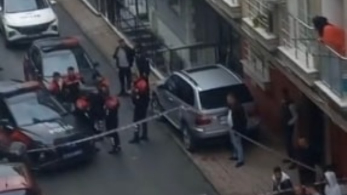 Küçükçekmece’de hareketli dakikalar: Tartıştığı komşusunun evini kurşunladı!