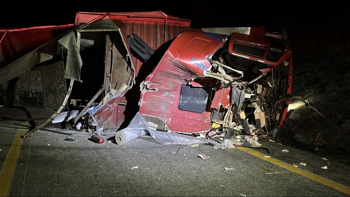 Çorum'da kamyon devrildi: 1 yaralı