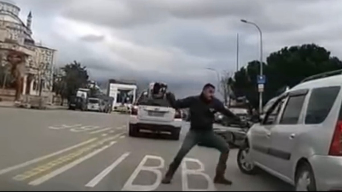  Ümraniye'de trafikte cinnet