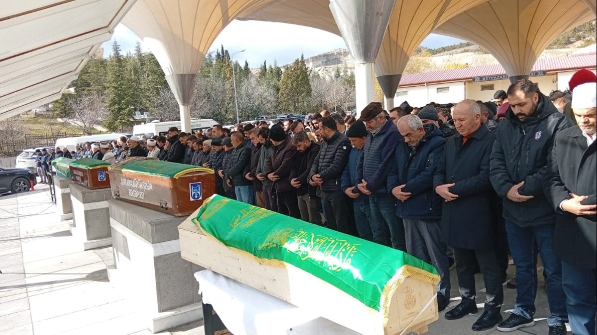Kazada ölen aynı aileden 3 kişi, son yolculuklarına uğurlandı