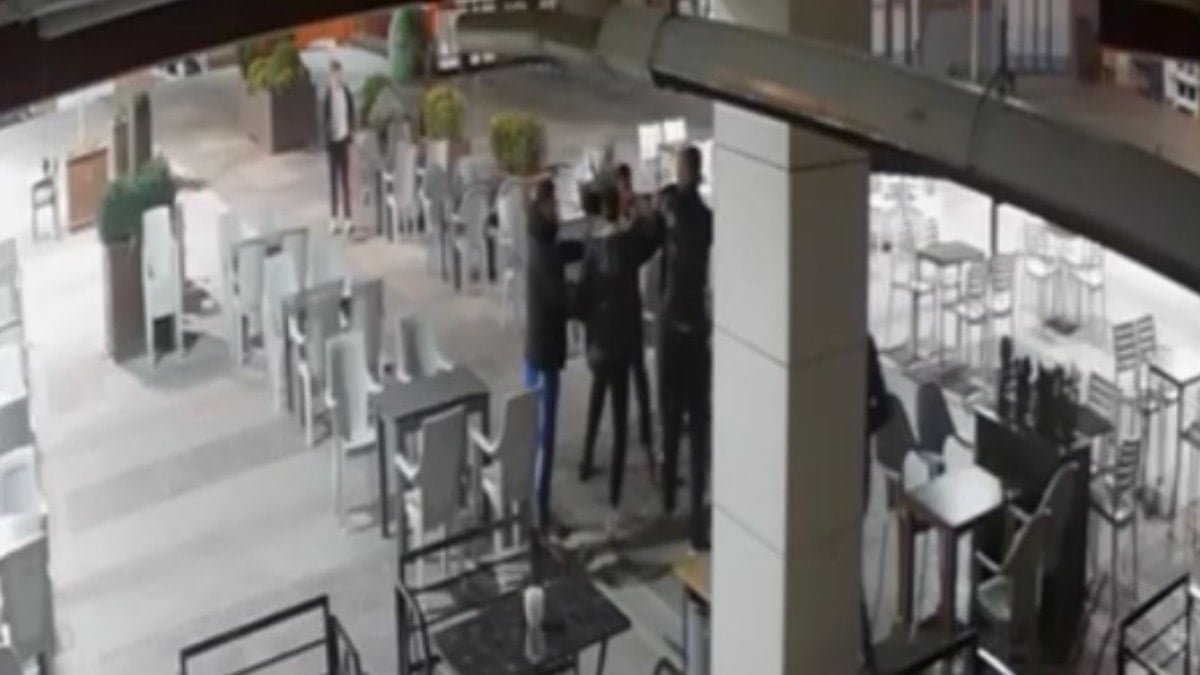 Babayla oğul küfür tartışmasında dehşet saçtı