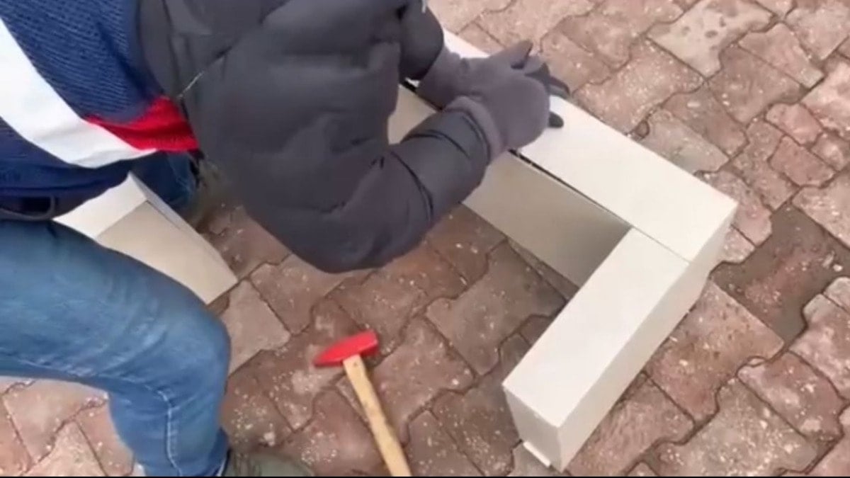 Sehpanın içerisine gizlenmiş kilolarca esrar ele geçirildi