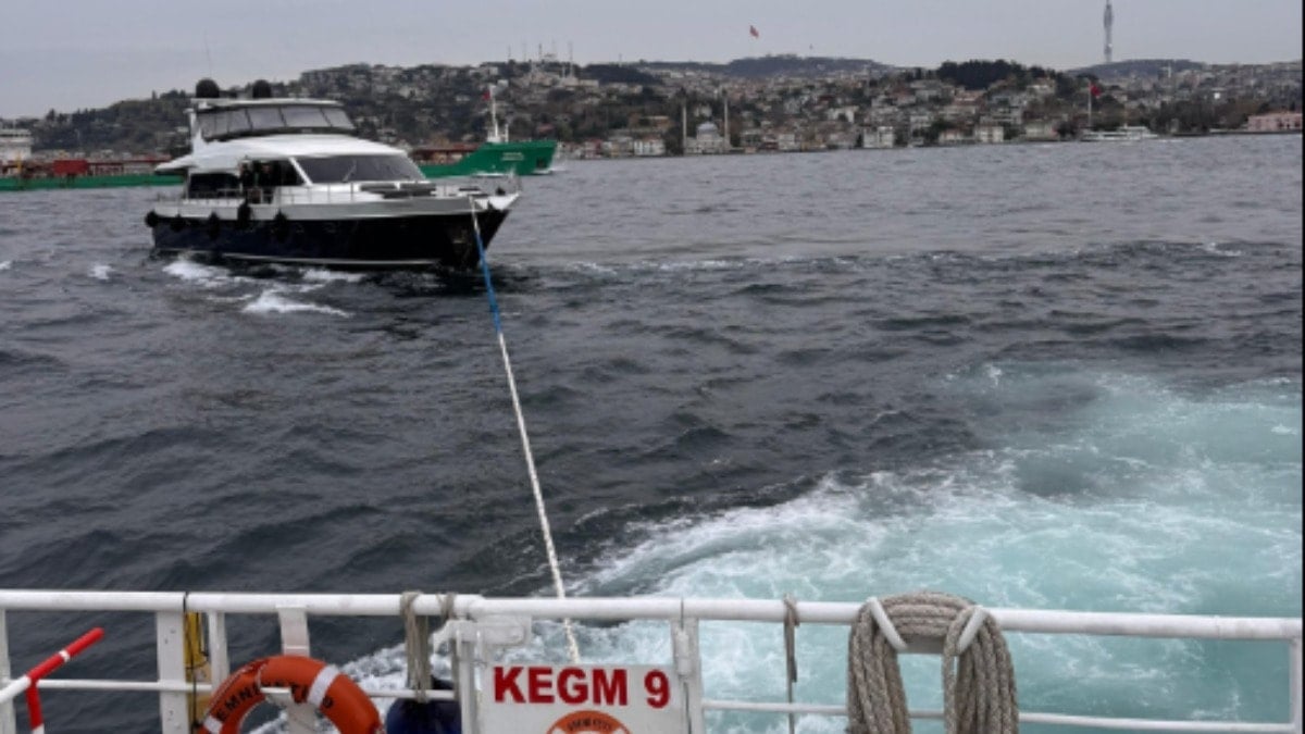 Akıntıya kapılan tekne İstanbul Boğazı'nda sürüklendi