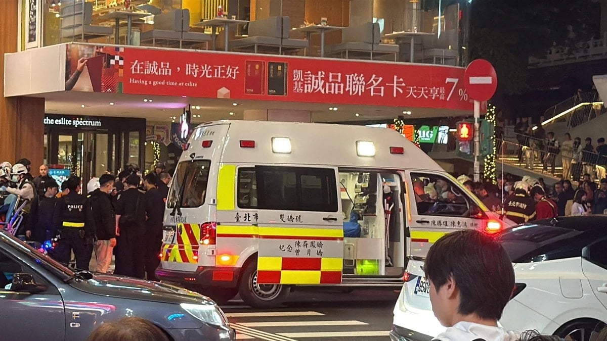 Tayvan metrosunda korku dolu anlar: Sis bombası atıp rastgele bıçakladı