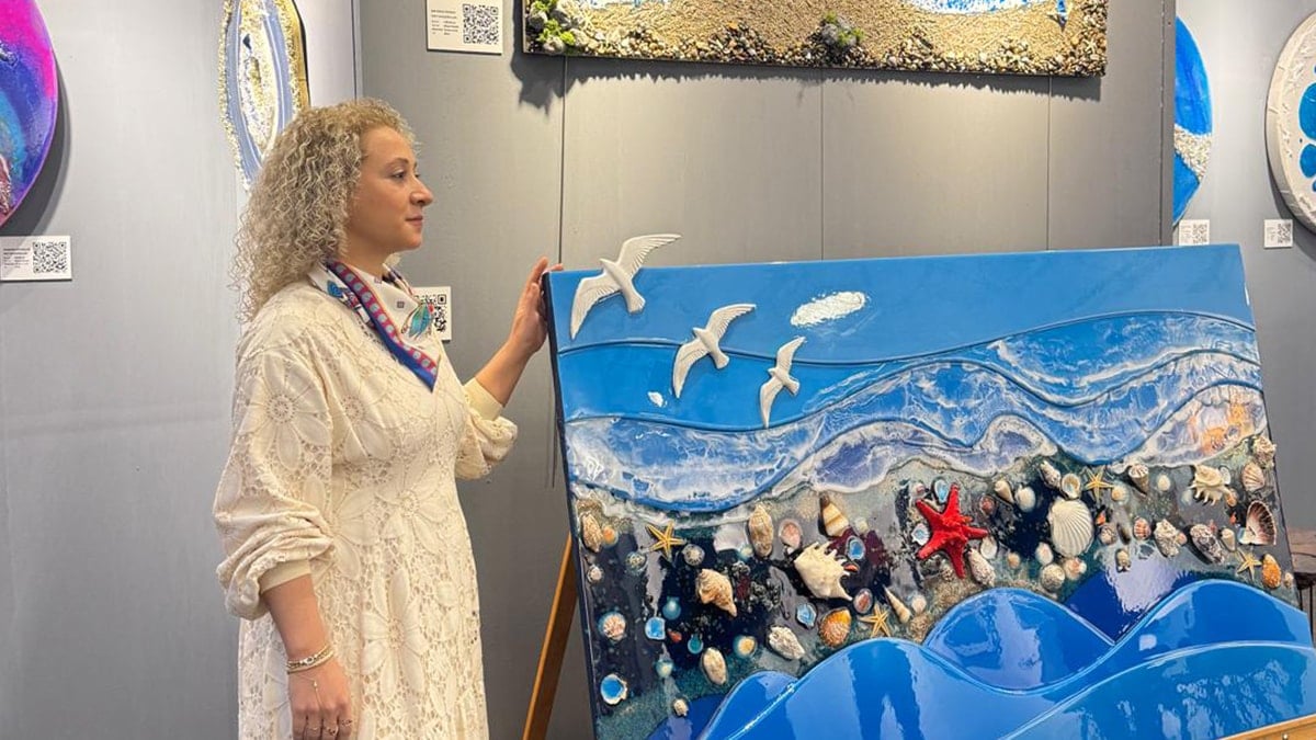 İffet Saraçoğulları’ndan “Zamanın Ötesinde” Sergisi