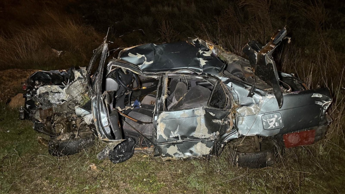 Otomobil şarampole devrildi: 2 ölü