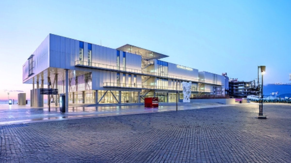 Gala Modern'de destek yarışı