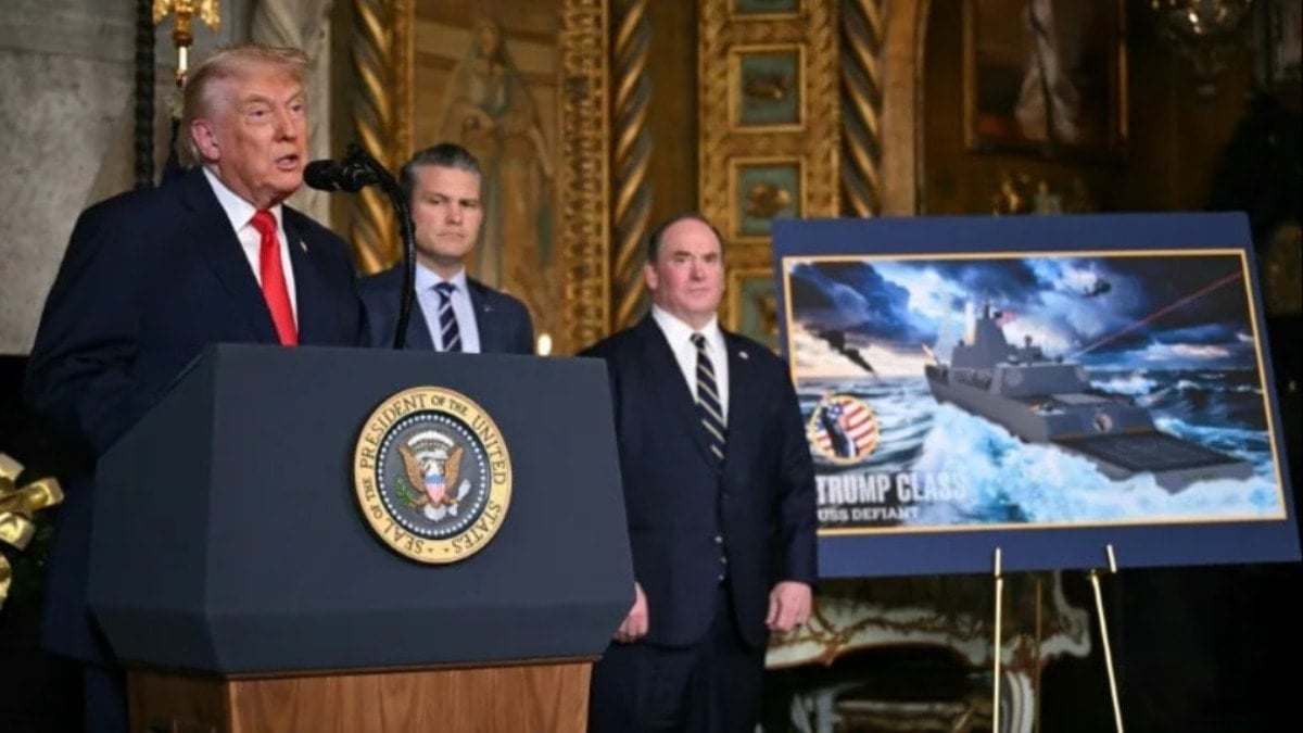 Trump, donamasının '100 kat daha güçlü' gemilerine kendi adını verdi