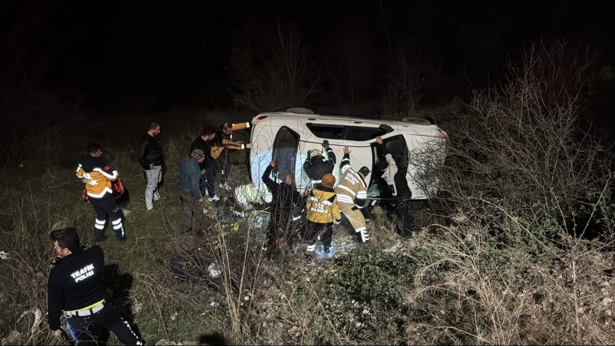 Kütahya'da otomobil şarampole devrildi: 1 yaralı