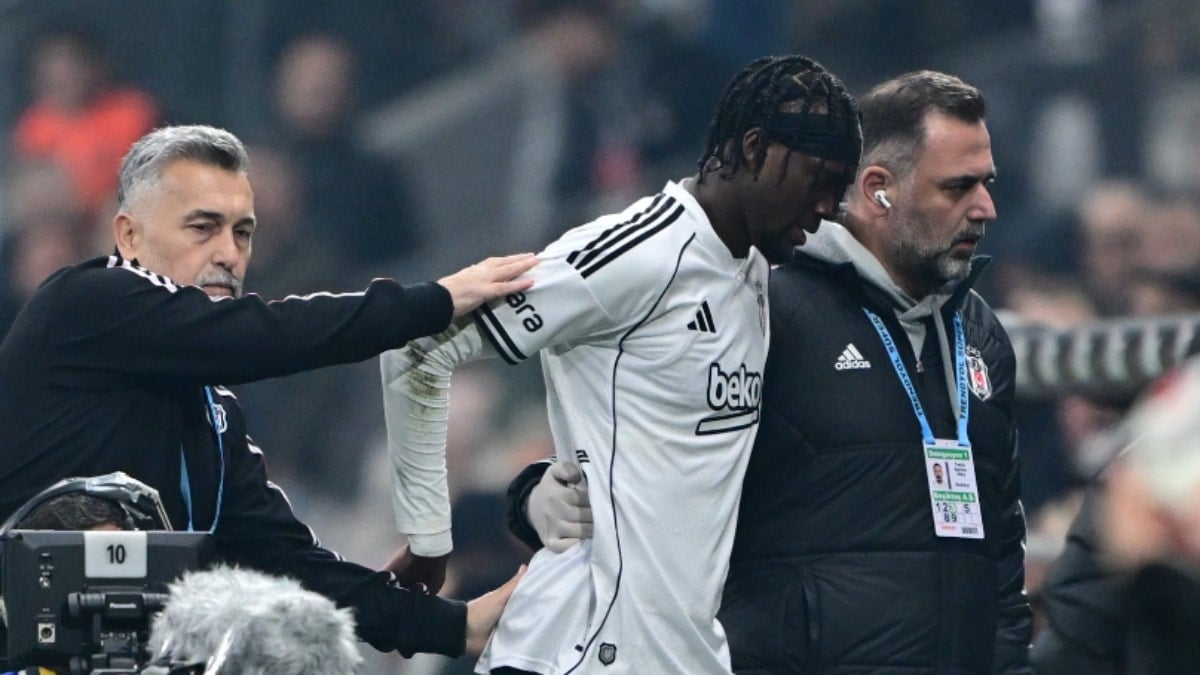 Beşiktaş'ta sakatlık şoku! Hastaneye kaldırıldı