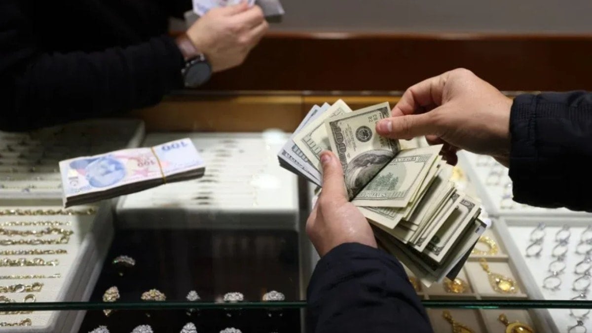 Dolar sahiplerine soğuk duş! Kapalıçarşı'da büyük panik başladı