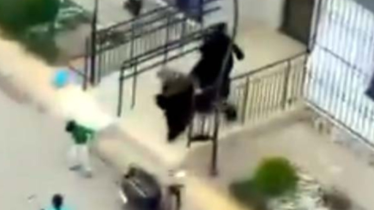 Komşu kavgasında korkunç son: 6 yaşındaki çocuğu bıçakladı