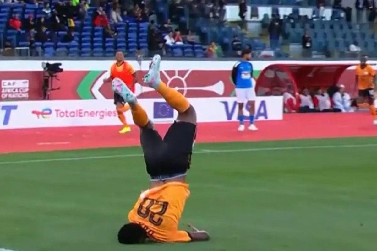 90+1'de puanı kurtardı sevinirken boynunu kırıyordu