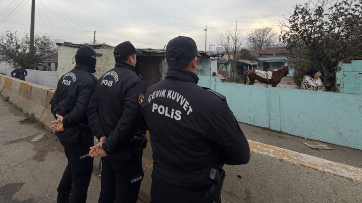 Kore Mahallesi'nde 70 metruk bina yıkıldı