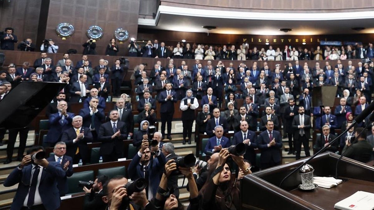 AKP'nin kapalı toplantısında Öcalan itirazı yükseldi: 'Seçmen uzaklaşır'